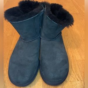 Black Uggs size 7